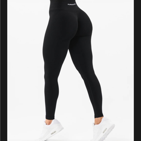 Alphalete Black scrunch butt leggings - Picture 4 of 4